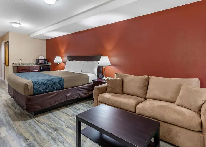Motel: Econo Lodge Inn & Suites Old Saybrook - Westbrook