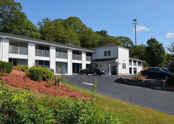Pet Friendly hotel: Liberty Inn Old Saybrook
